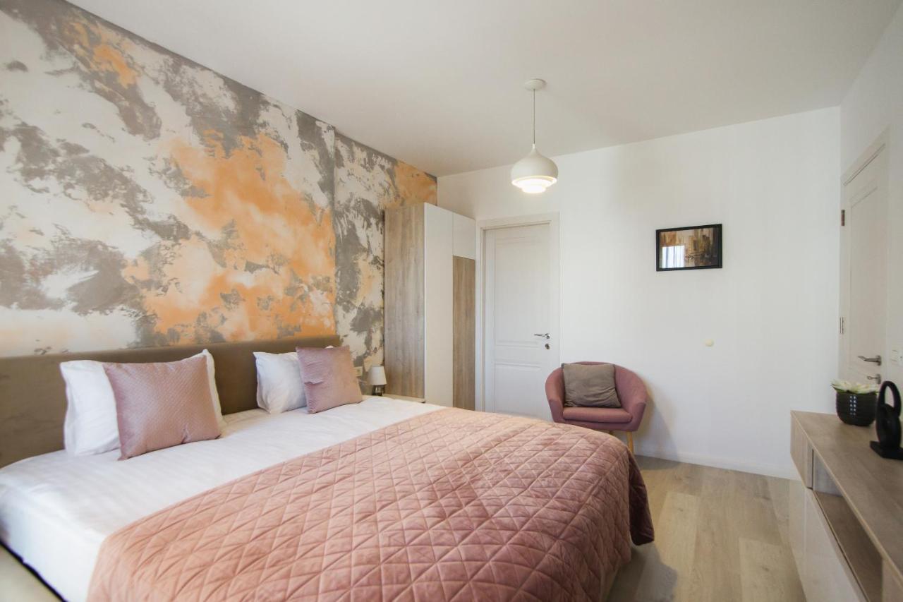 Romantic Getaway At West Residence Oradea Ngoại thất bức ảnh