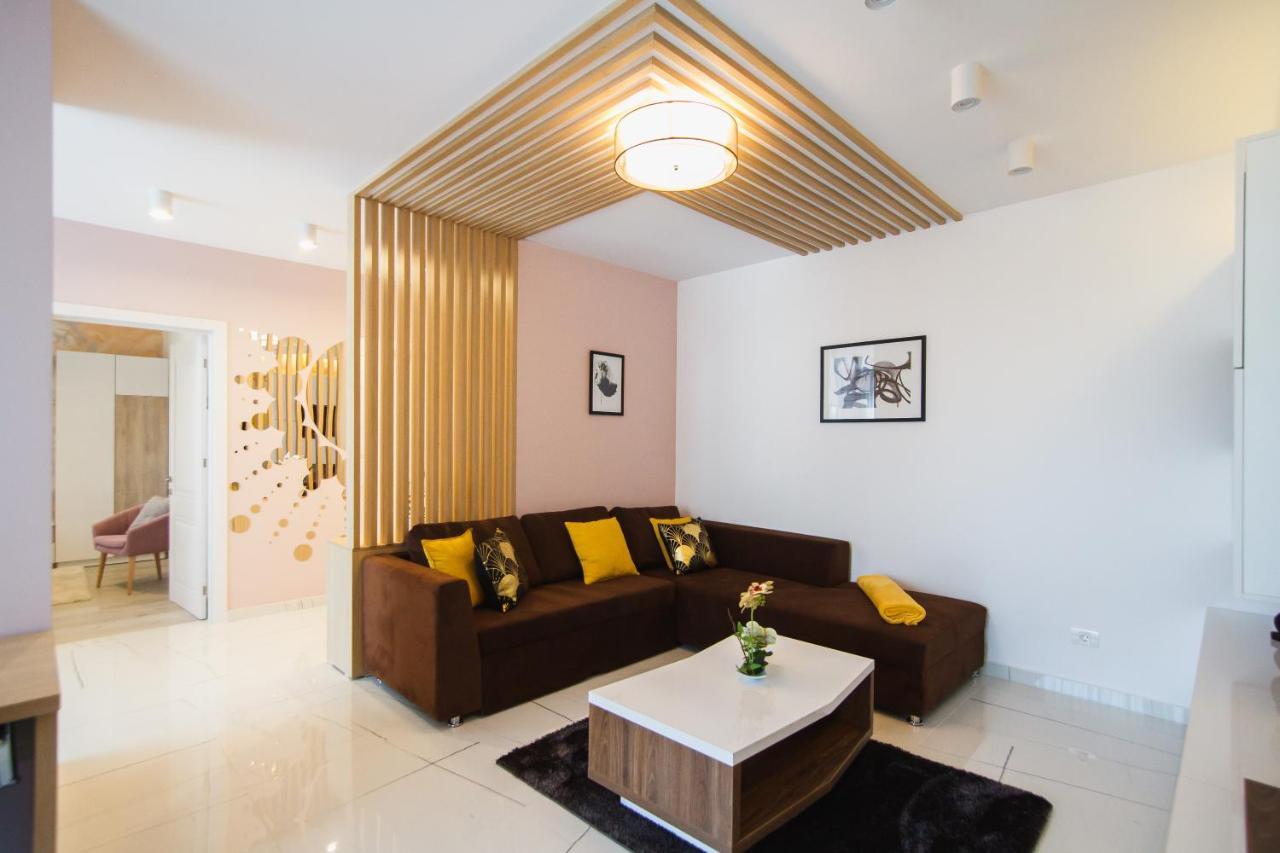 Romantic Getaway At West Residence Oradea Ngoại thất bức ảnh